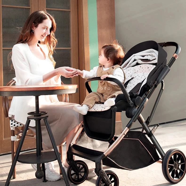 Modischer Kinderwagen mit hoher Aussicht