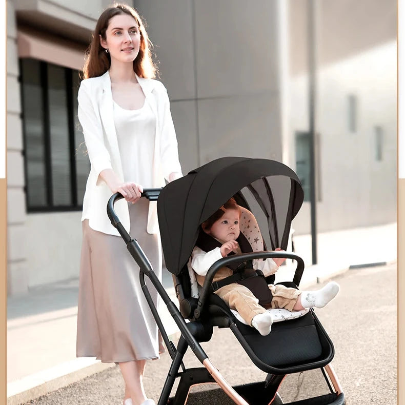 Modischer Kinderwagen mit hoher Aussicht